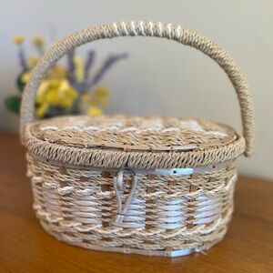 Vintage sewing basket with Handle and vintage sewing notions included